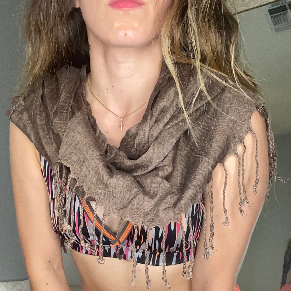 Brown scarf - Picture 4 of 5